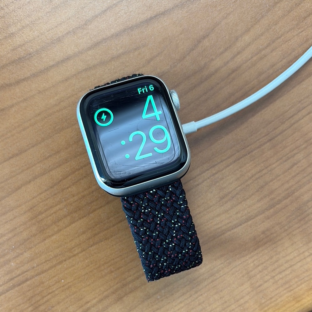 Apple watch series 6 40mm with Black Band + charger